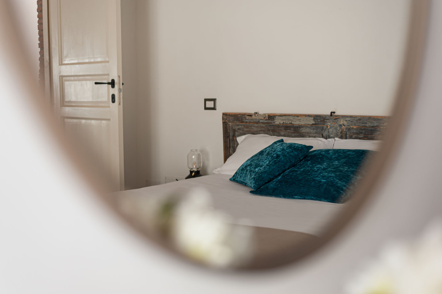 Bed & box gallery image
